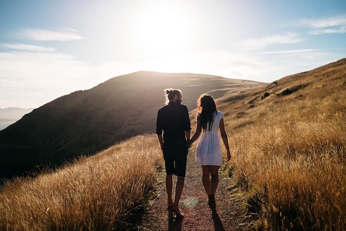 couple hiking together mountains how to build trust