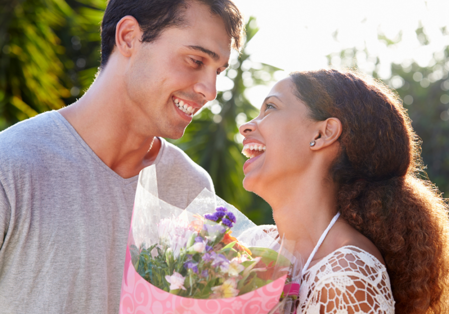 senior woman talking to daughter signs of a toxic mother