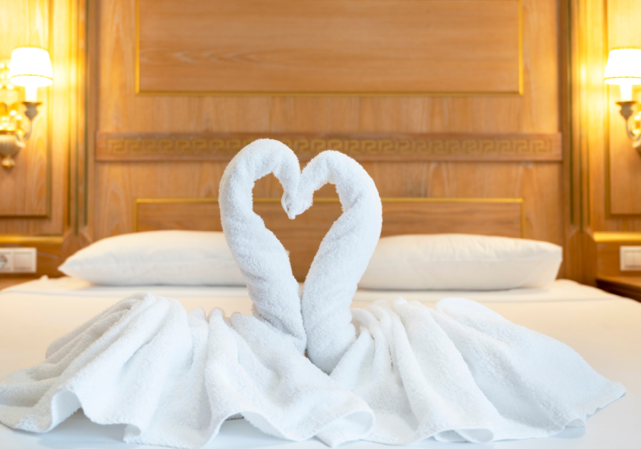 11 Romantic Hotel Room Ideas for Her  - 73