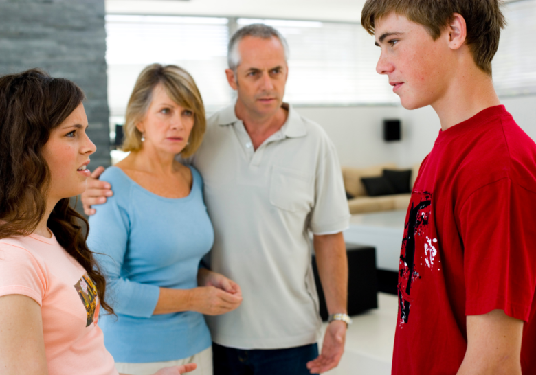 unhappy siblings arguing in front of parents narcissistic family structure