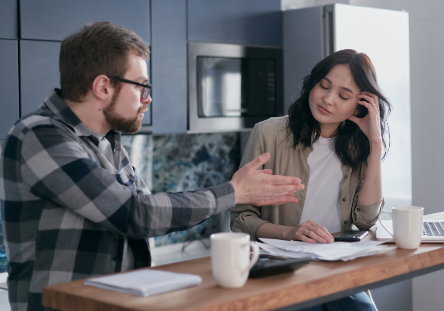 couple arguing at table why do narcissists lie