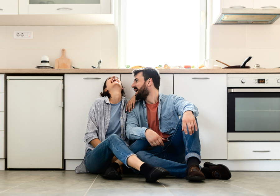 Couple sitting on floor in kitchen Friends with Benefits rules