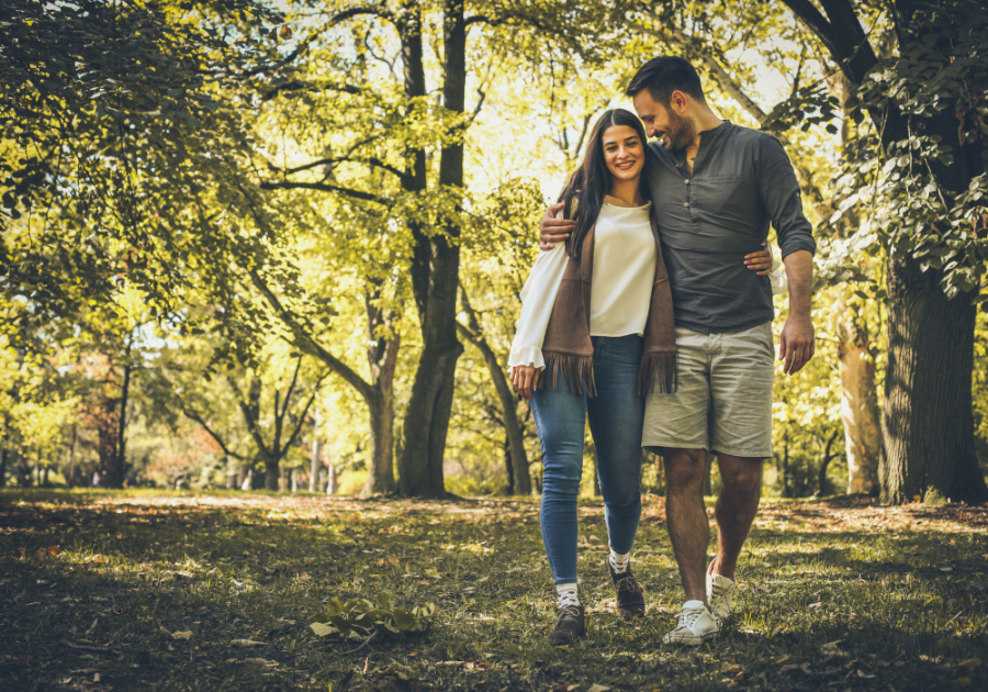 Couple walking arm in arm in the woods The 80/20 rule in relationships