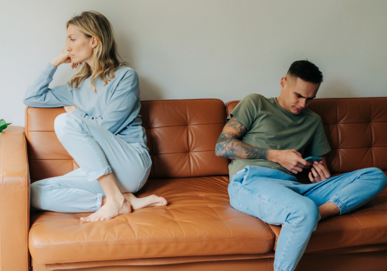 13 Subtle Signs Your Boyfriend Likes His Female Friend