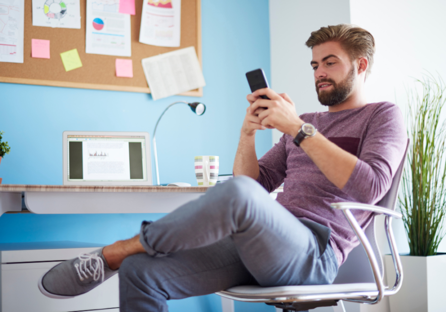 guy looking at phone Tinder Bios for Women